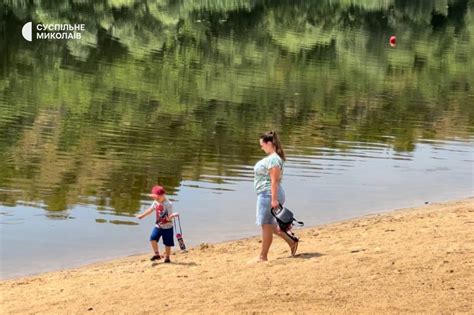 Южный пляж: наслаждайтесь солнцем на городском пляже в южной части Санкт-Петербурга.