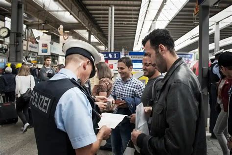  Берегите свою безопасность при ожидании прибытия полиции в незнакомом городе 