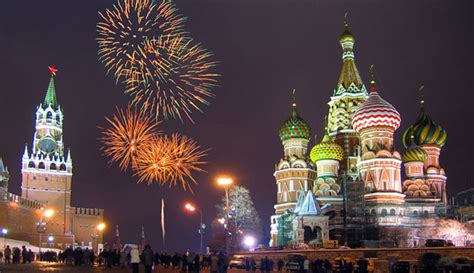 Праздничная ночь, полная волшебства: уникальные аспекты празднования Нового года в России 