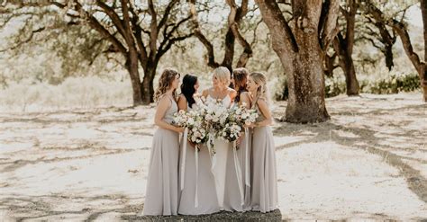 Pros and Cons of Inviting Friends and Bridesmaids to the Wedding