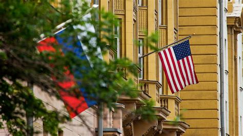 Какие услуги предоставляет посольство США в России?