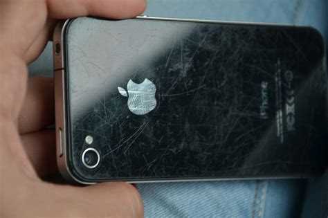 Как безопасно устранить царапины на экране iPhone XR