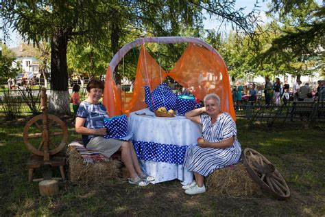 Как провести день села на улице: основные идеи