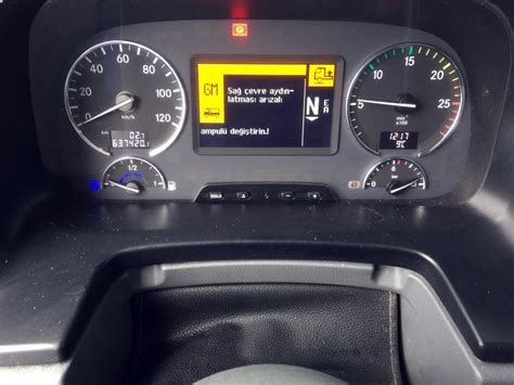 Как установить часы на Škoda Octavia: