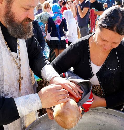 Может ли родственник быть крестным