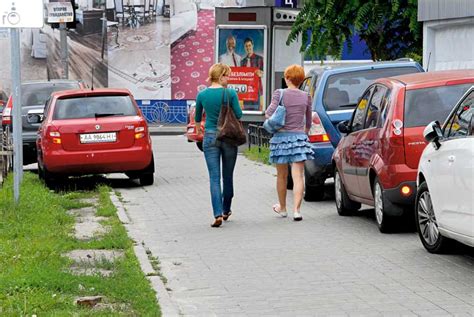 Мотоциклы на тротуаре в городе: правила и ограничения