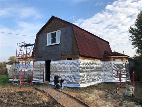 Преимущества запенивания щелей в доме из бруса