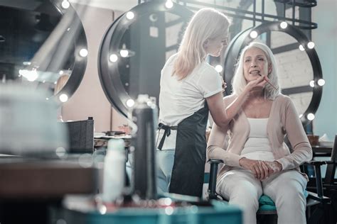 Процедуры в косметических салонах