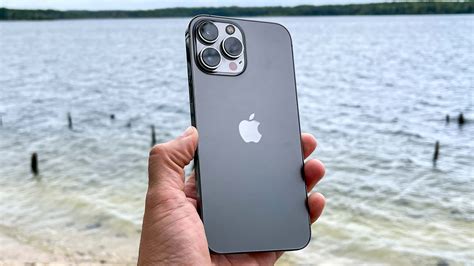 Царапинами покрыт экран iPhone 13