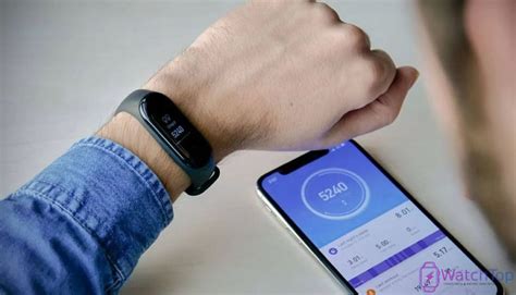 Шаг 3: Подключение браслета к приложению Mi Fit