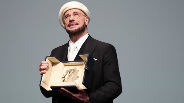 Появившегося на Каннском кинофестивале Джона Траволту не узнали его фанаты