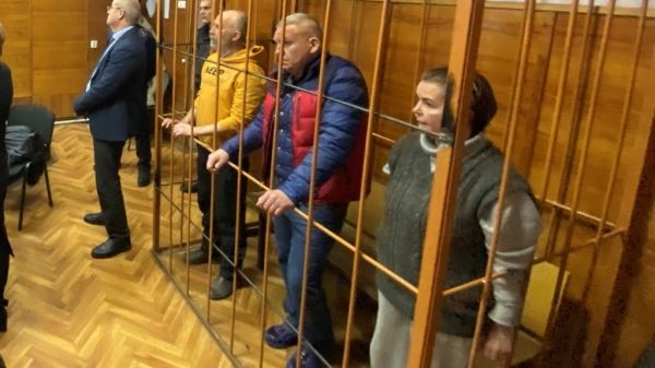В суд поступил иск о национализации домов, счетов и автомобилей Боброва, Бикова и их семей