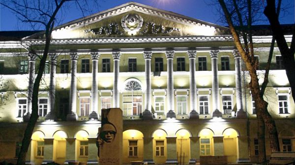 Рособрнадзор вынес предостережения трем столичным вузам за массу нарушений