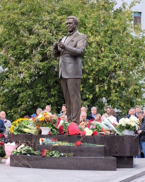 Квартира в Москве, участок и «Мгновения». Что осталось после Иосифа Кобзона